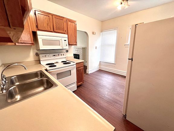 5th image of 718 W Ionia St APT 1