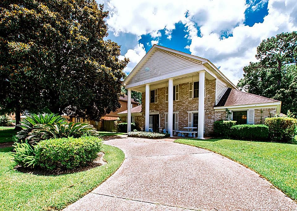 1st image of 19523 Merrillwood Dr