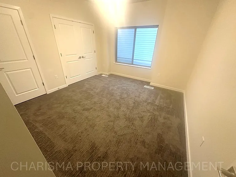 32nd Street Condominiums — Photo 22