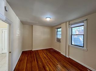 3137 34th St APT 1A, Astoria, NY 11106