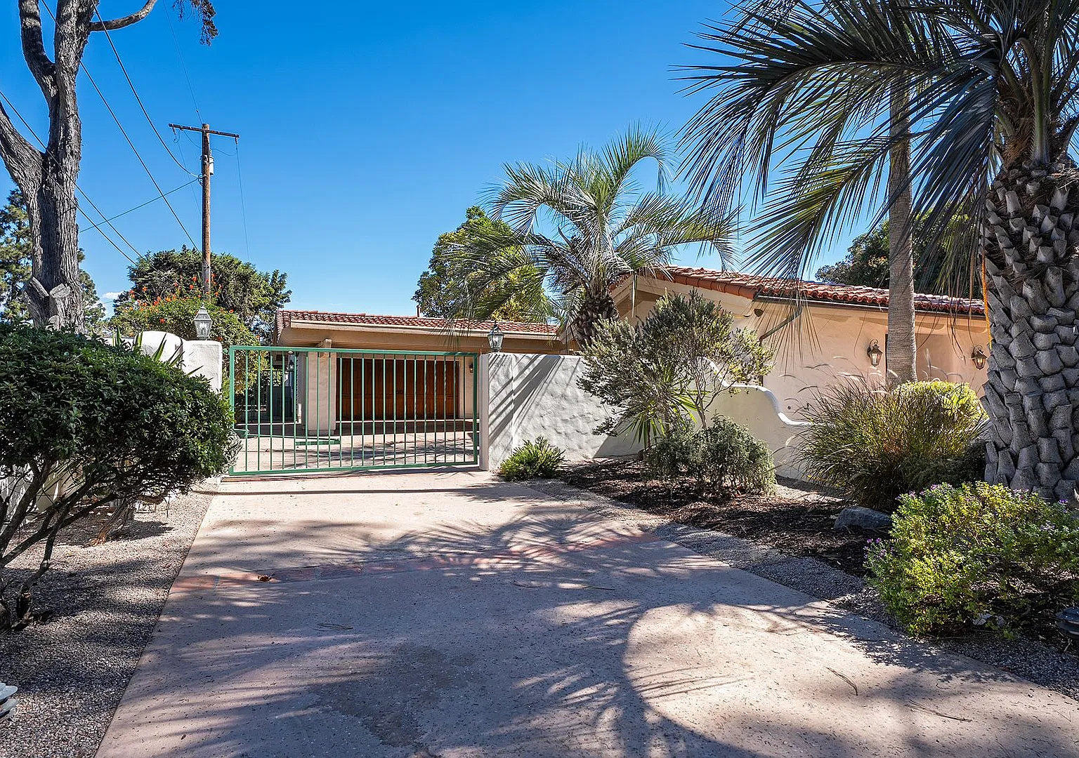 Stunning Spanish-Style 4bed/3.5 bath home in Point Loma's Wooded Area — Photo 2