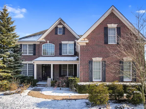 24688 Nepavine Dr, Novi, MI 48374
