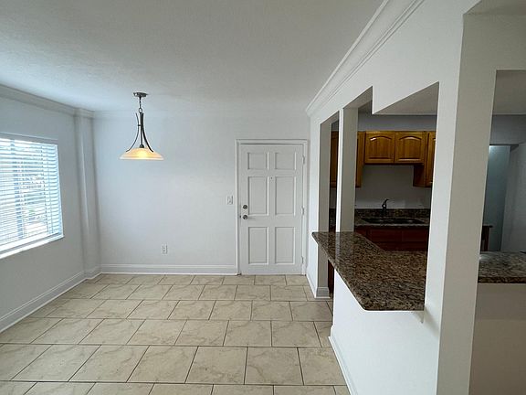 4th image of 2811 W Horatio St