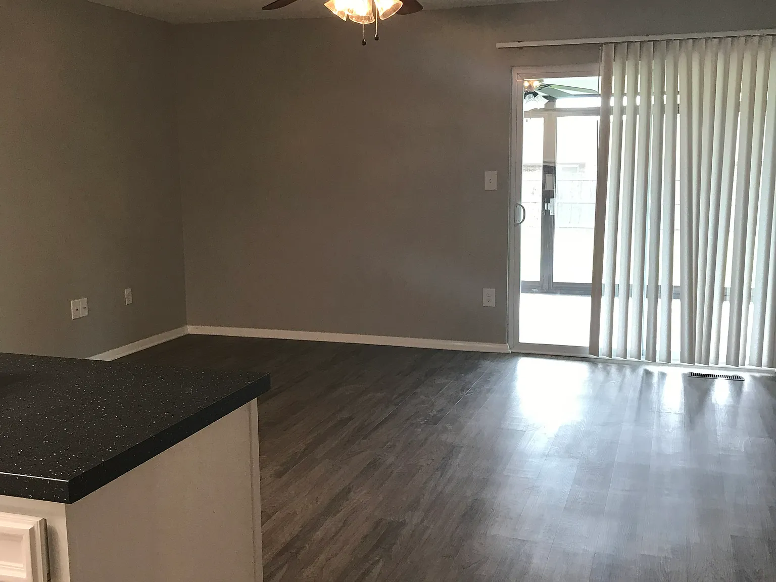 2 bed, 1400 sqft, $1,500 — Photo 3
