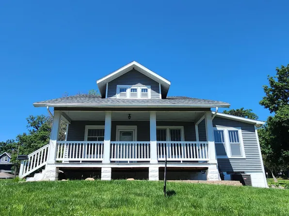 1511 State St, Tama, IA 52339