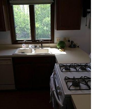 5th image of 1010 Illinois St