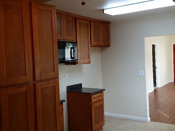 3rd image of 1032 Congress Ave
