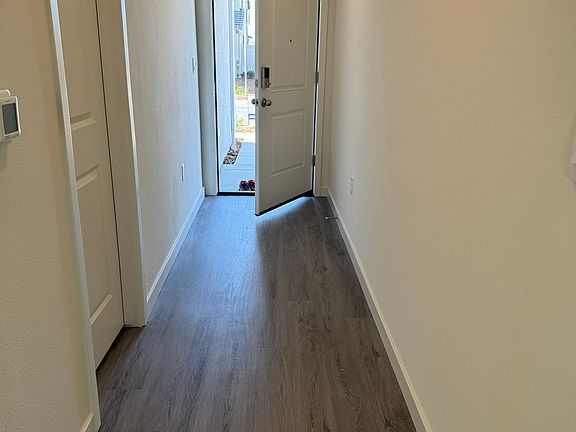 4th image of 301 Hammock Pl