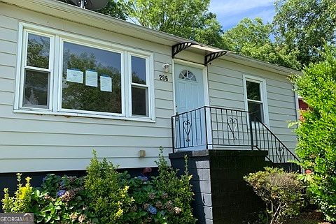 1st image of 286 Booker St SW