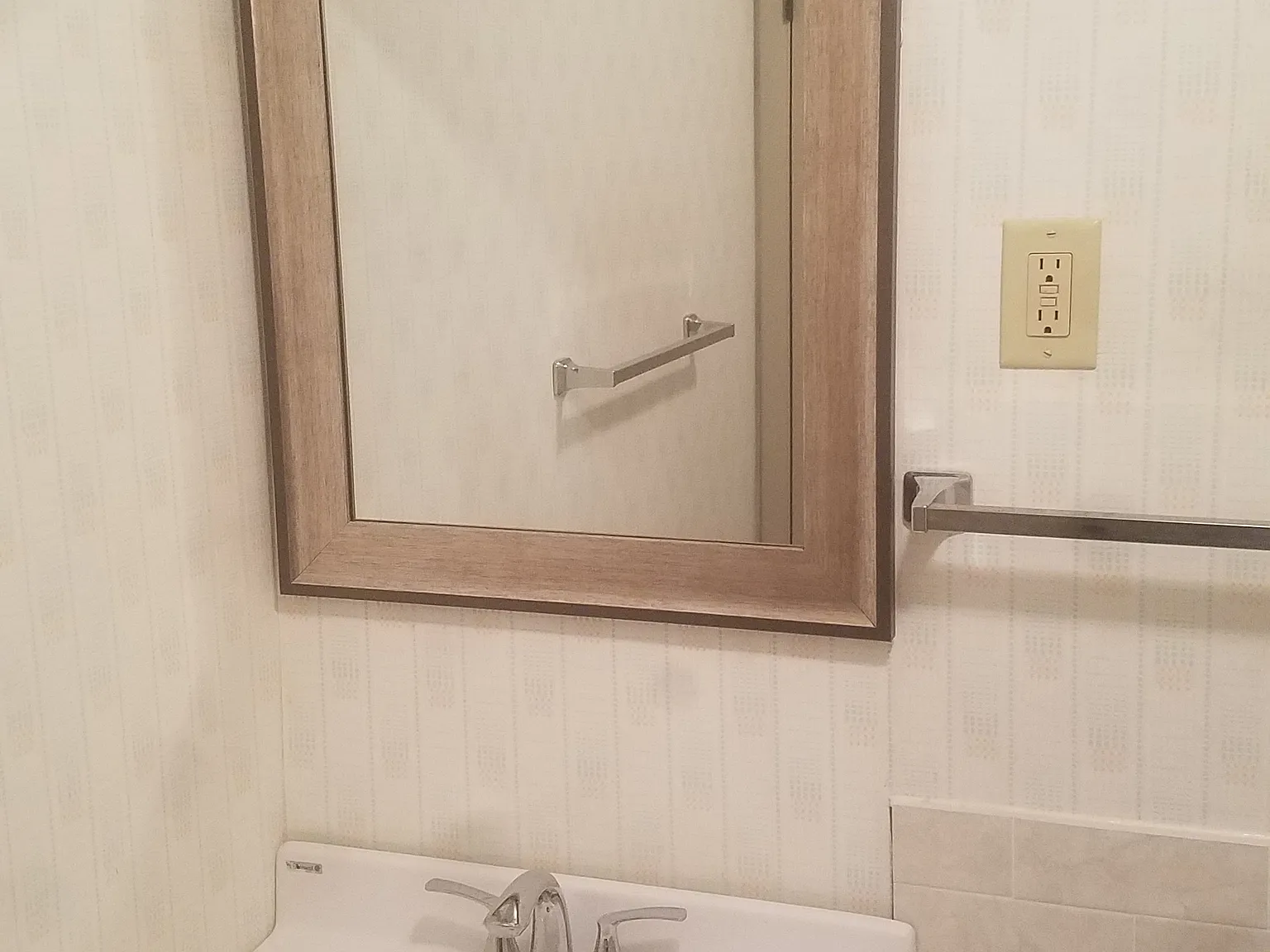 1 bed, 700 sqft, $1,300 — Photo 3