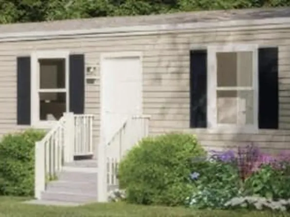 7 Hide Away St, Coventry, RI 02816