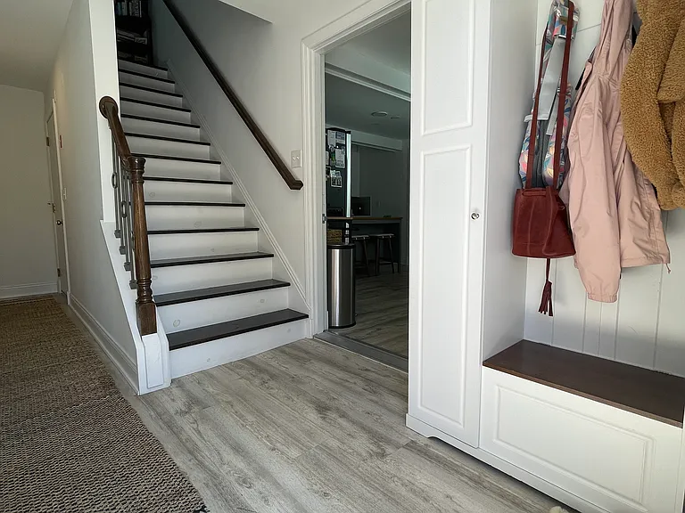 Side entry area