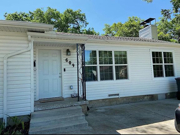 5th image of 609 Sylvan Dr