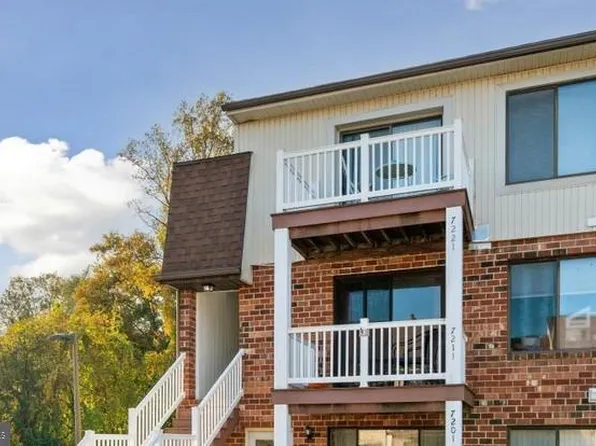 7211 Hilltop Dr, Brookhaven, PA 19015