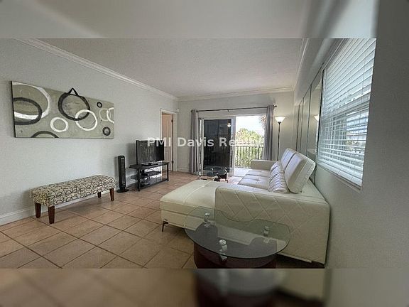 3rd image of 731 S 1st St #206