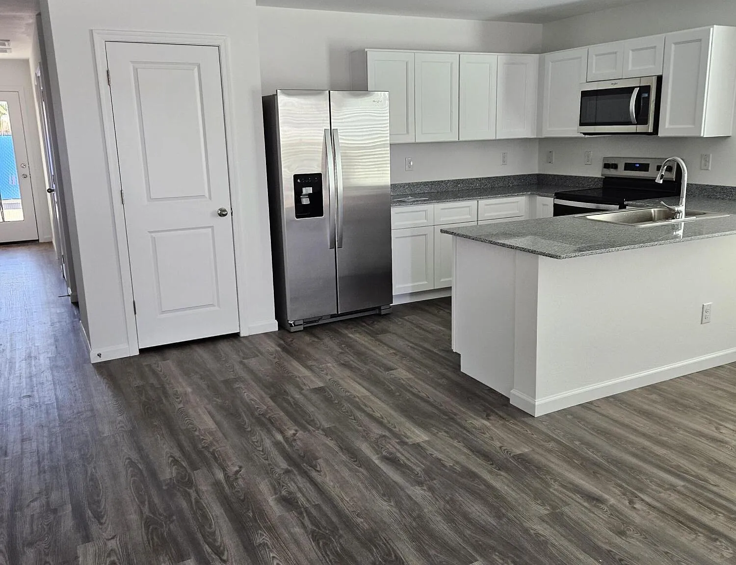 3 bed, 1.5 bath, 1155 sqft, $1,535 — Photo 3