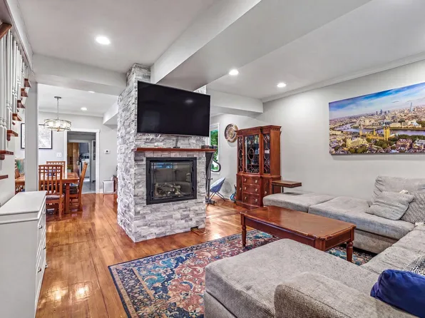 406 Superior St, Saint Paul, MN 55102