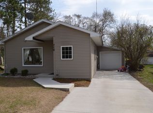 718 Clarke St, Waupaca, WI 54981