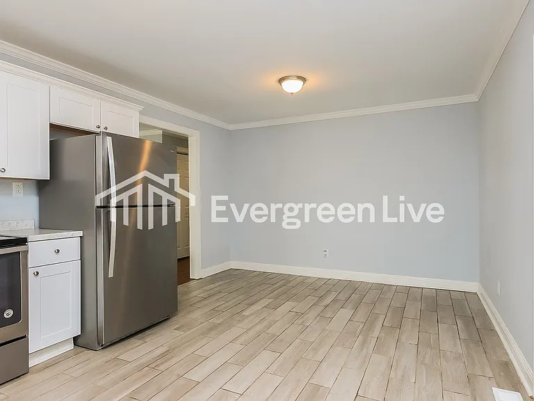 421 N Allen Rd — Photo 6