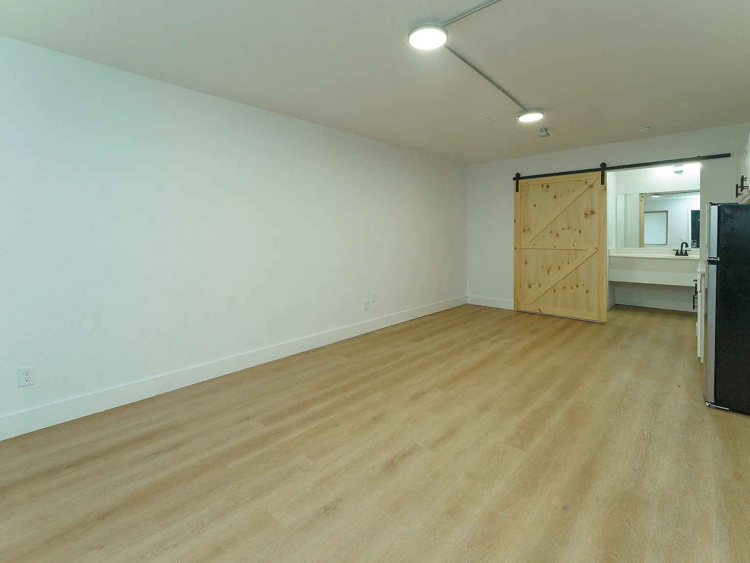 Studio, 300 sqft, $675 — Photo 4