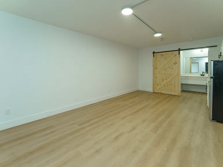 2322 Highway 25 Byp #A — Photo 4