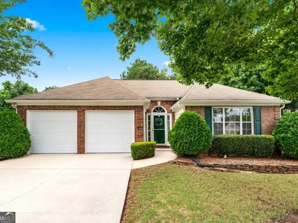 910 Laurel Cove Dr, Snellville, GA 30078