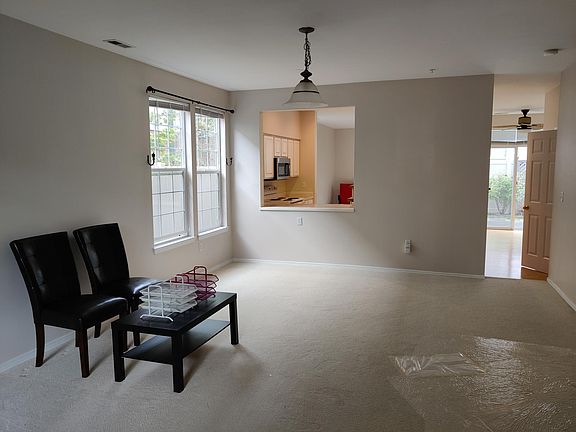 Entrance family room facing kitchen