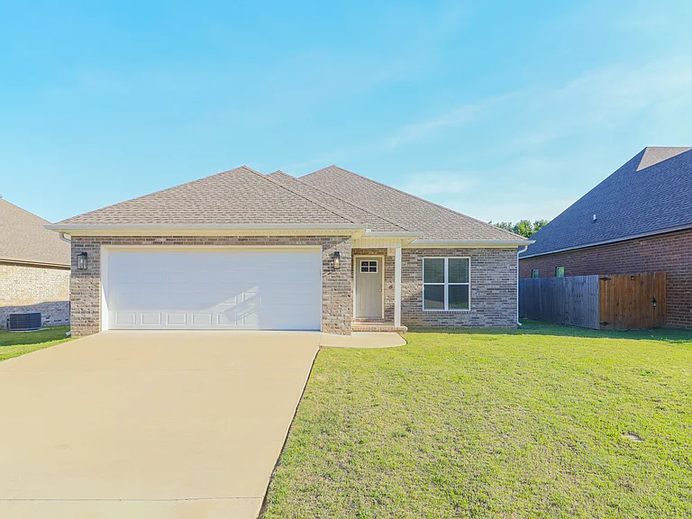 4717 Edgemont Dr — Photo 3