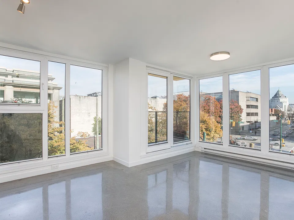 150 E Cordova St #602