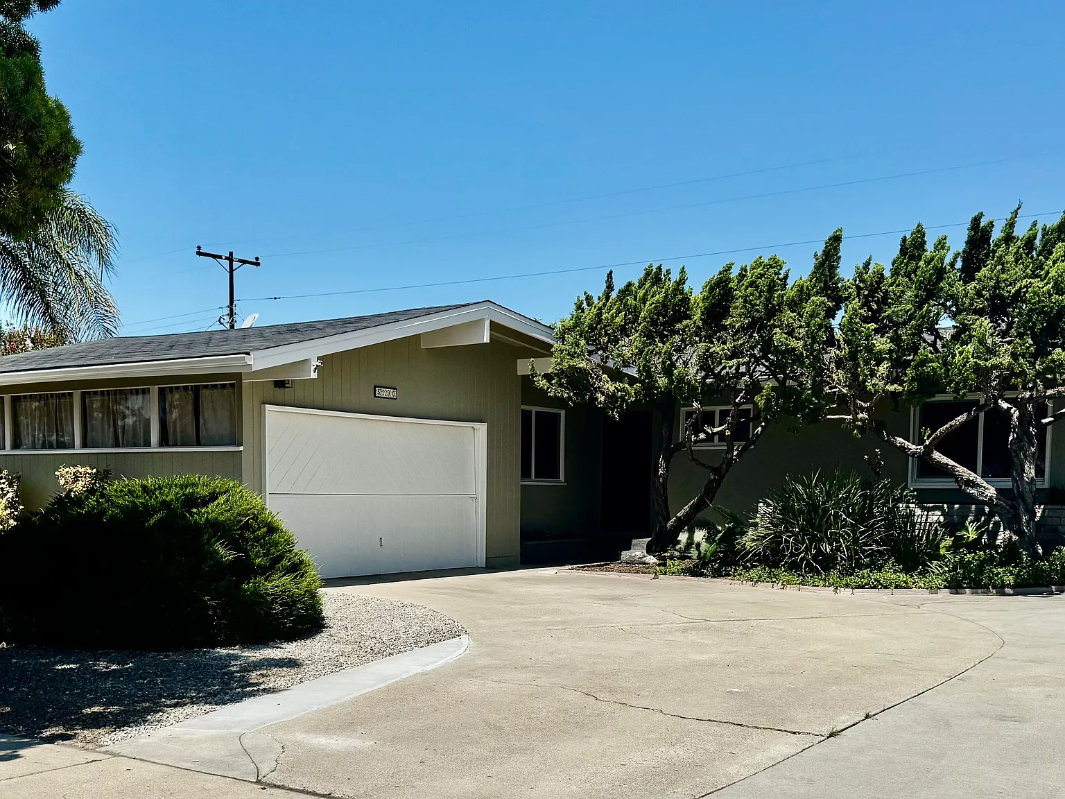 4 bed, 1600 sqft, $4,800 — Photo 1