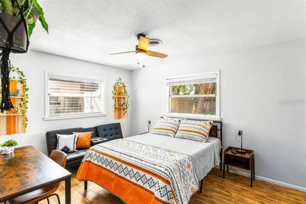 3 bed, 2.0 bath, 217 sqft, $3,450 — Photo 3