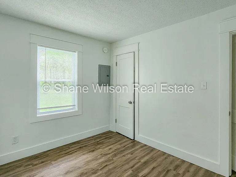 700 N Moore Rd — Photo 4