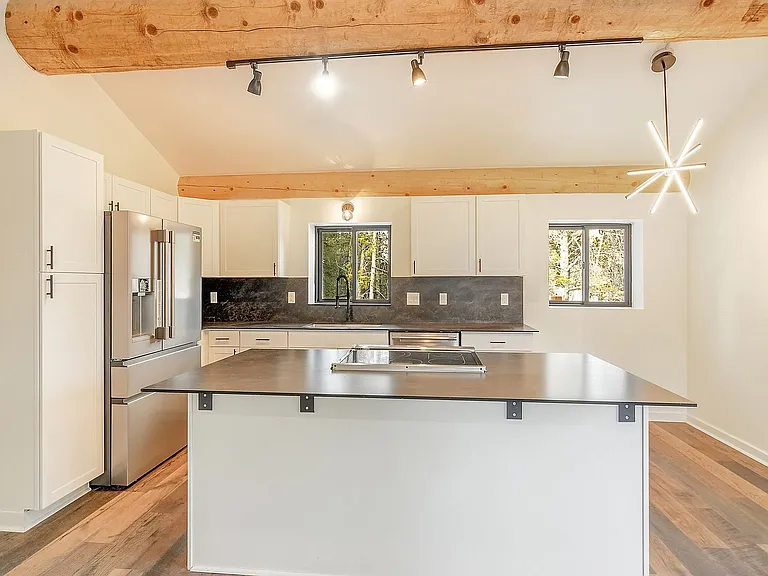 148 N Aspen St — Photo 2