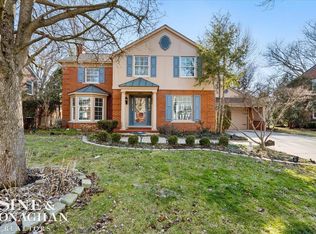 1061 N Oxford Rd, Grosse Pointe Woods, MI 48236