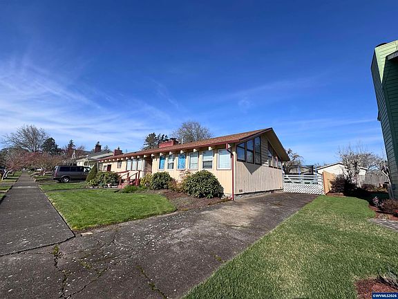 2nd image of 1325 8th Ave SW