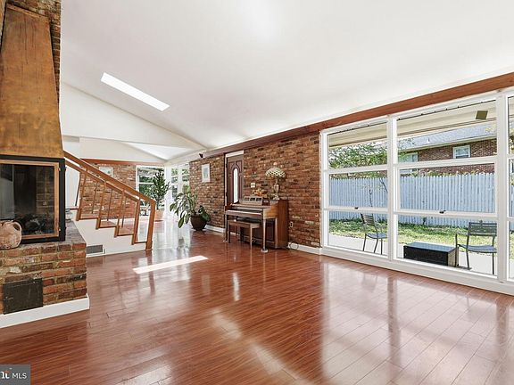4th image of 6811 Valley Brook Dr
