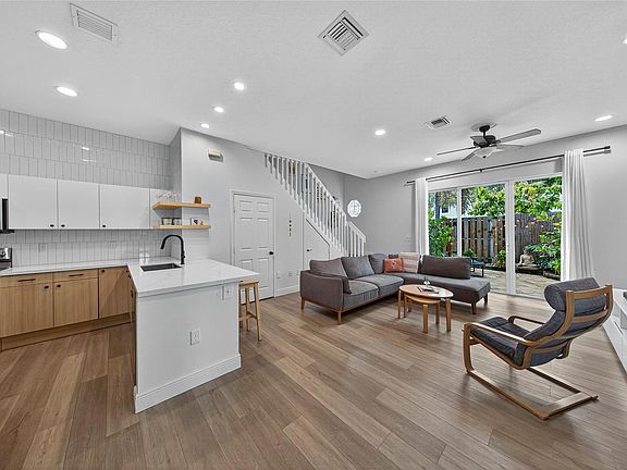 4th image of 15 NE 20th Avenue #15