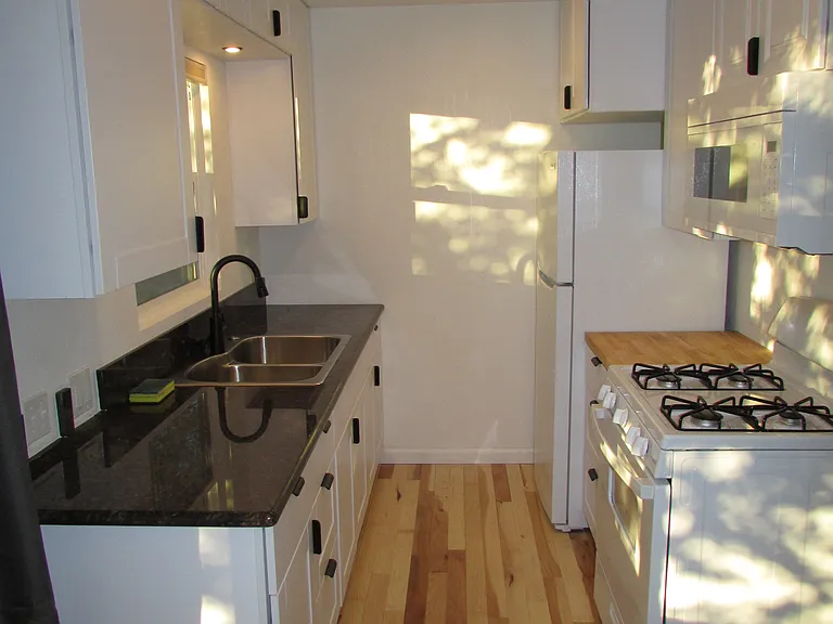 216 E 7th Ave — Photo 2