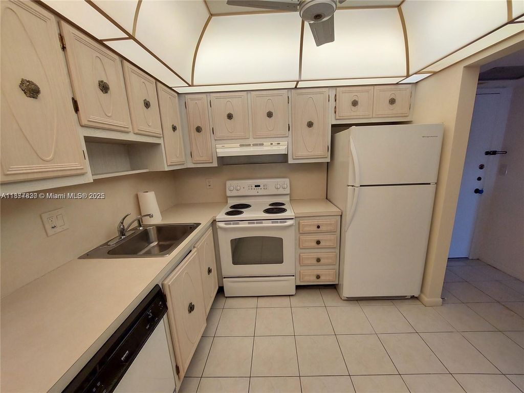 257 S Cypress Rd APT 438, photo 3