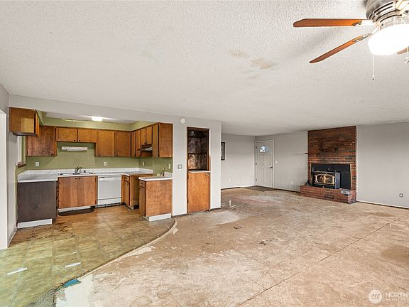 4th image of 32801 J Place