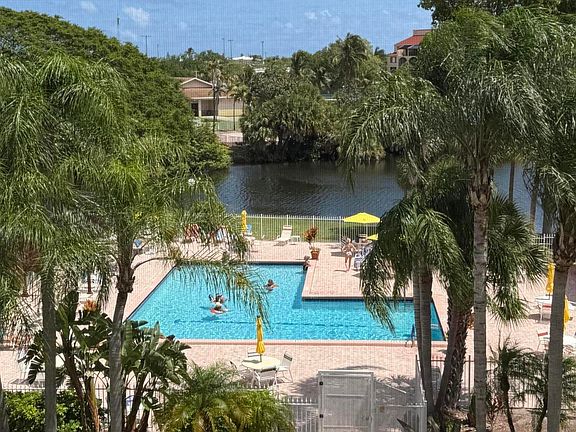 3rd image of 2255 Lindell Blvd APT 4406