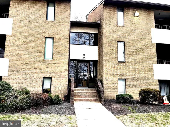 527 Florida Ave APT 103, Herndon, VA 20170
