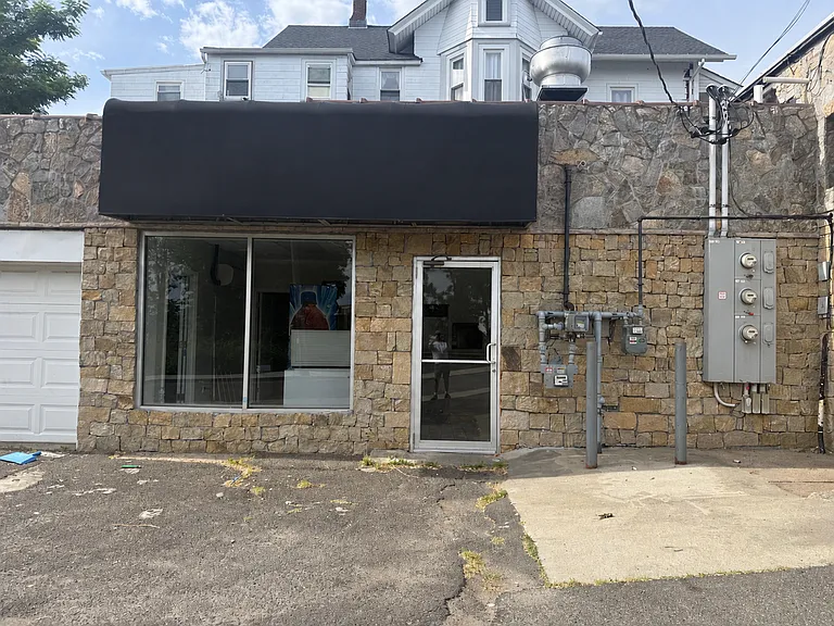 31 Hill St — Photo 2