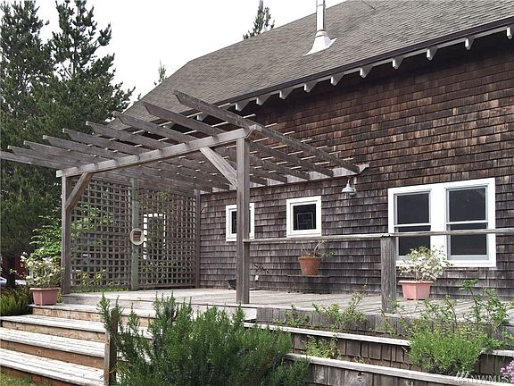 3rd image of 33432 Douglas Dr