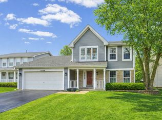 1060 Selma Ln, Naperville, IL 60540