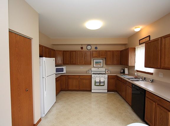 3rd image of 1706 Parkside Dr