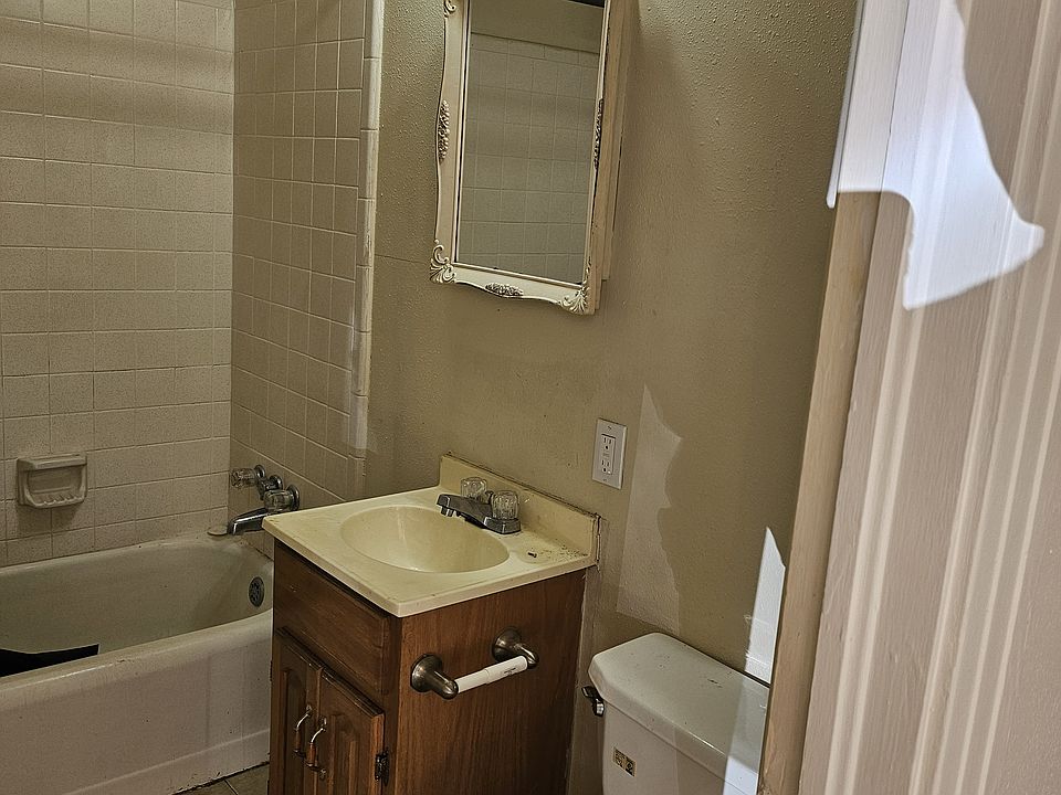 1st image of 301 S High St #B