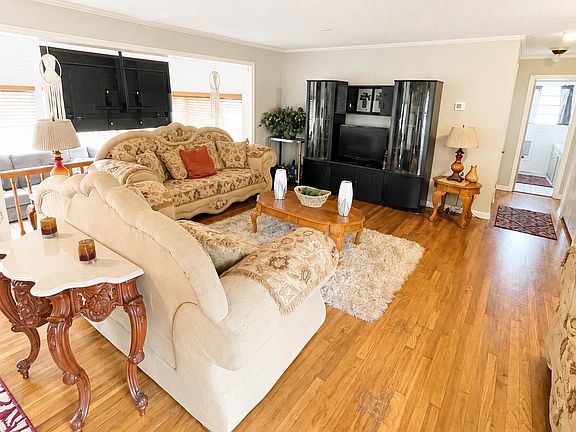 3rd image of 3108 Leggett Dr