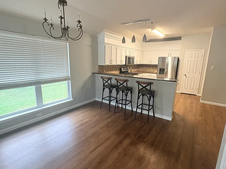 2260 Fieldcrest Dr — Photo 4