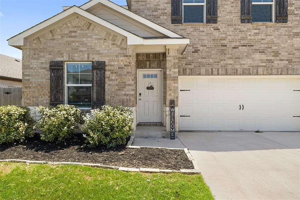 4 bed, 2.5 bath, 2631 sqft, $2,645 — Photo 4